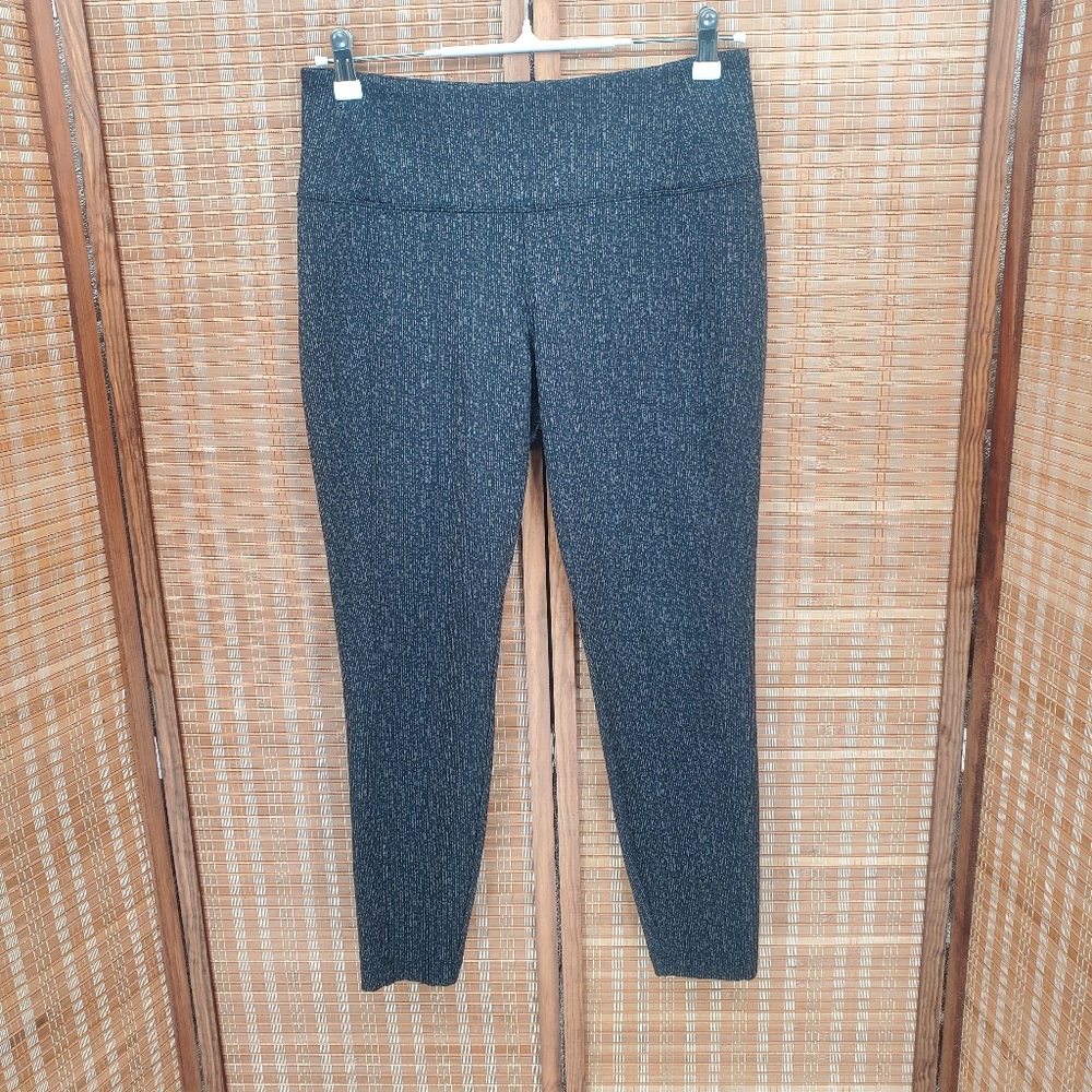◇ Athleta Delancey Textured Tight Size Medium Black and Gray